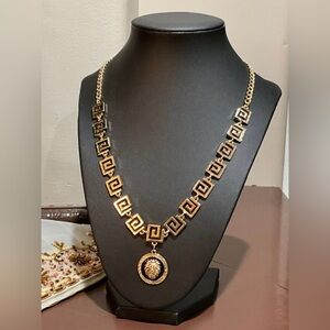 Elegant Gold and Black Geometric Necklace